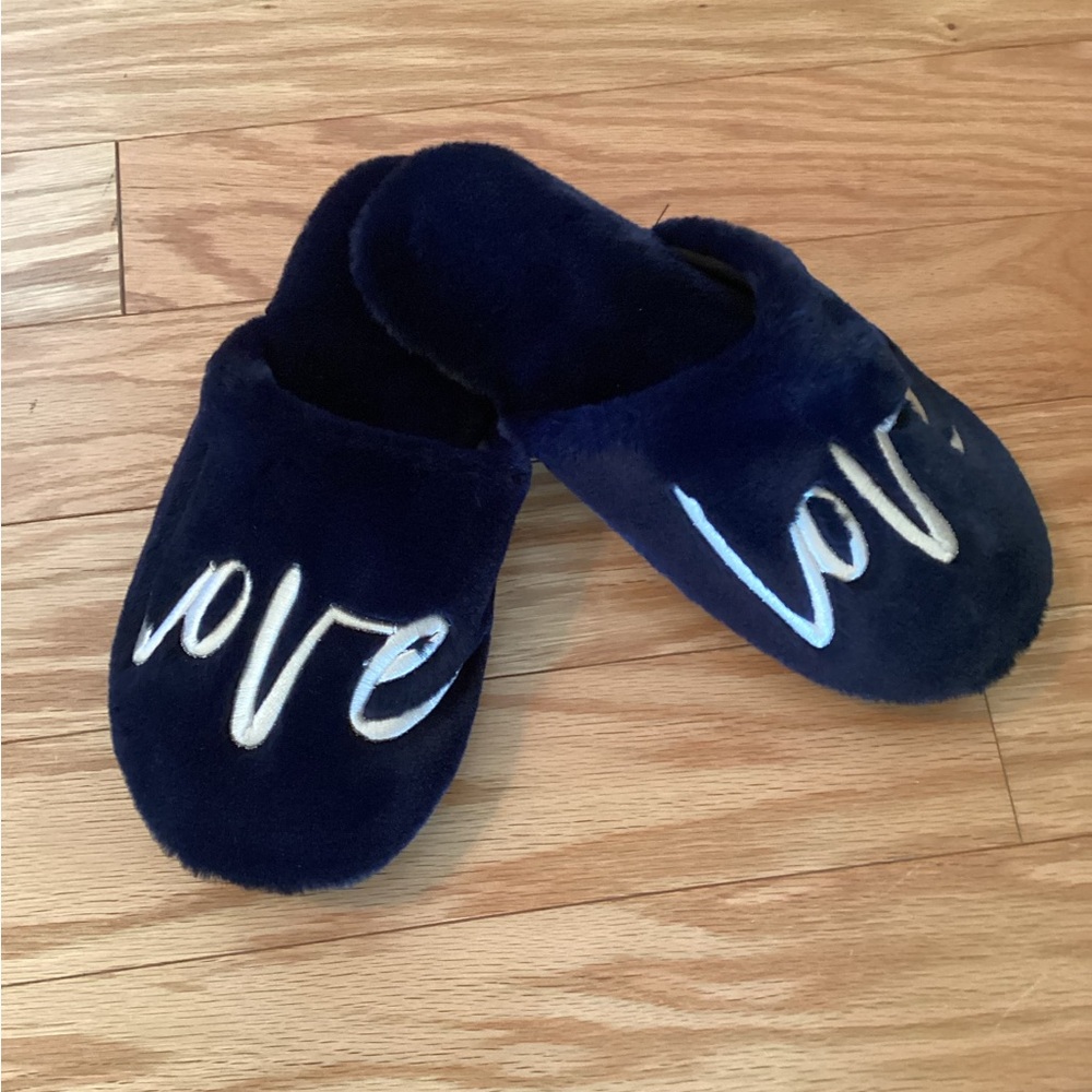 Victoria’s Secret Plush House Slippers - Picture 1 of 3